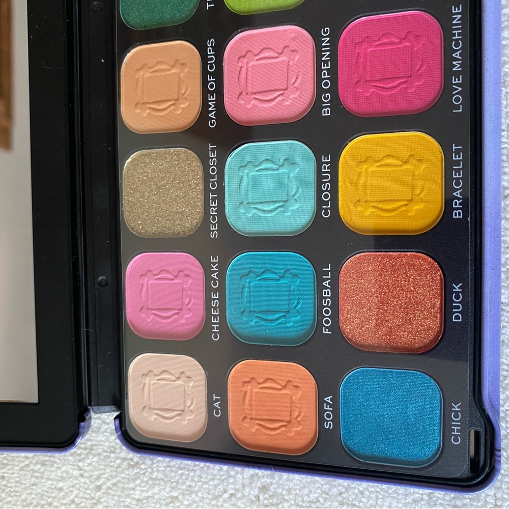 Revolution Purple Door Frame Face Palette - Picture 5 of 10